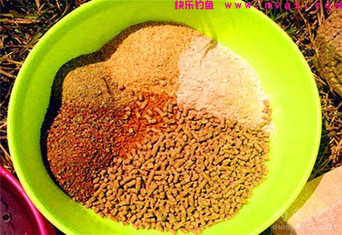 秋季钓上野生大鲫鱼，不妨试试这种简单的鲫