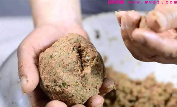 鲤鱼为啥那么好钓？原来老司机是这样钓，难