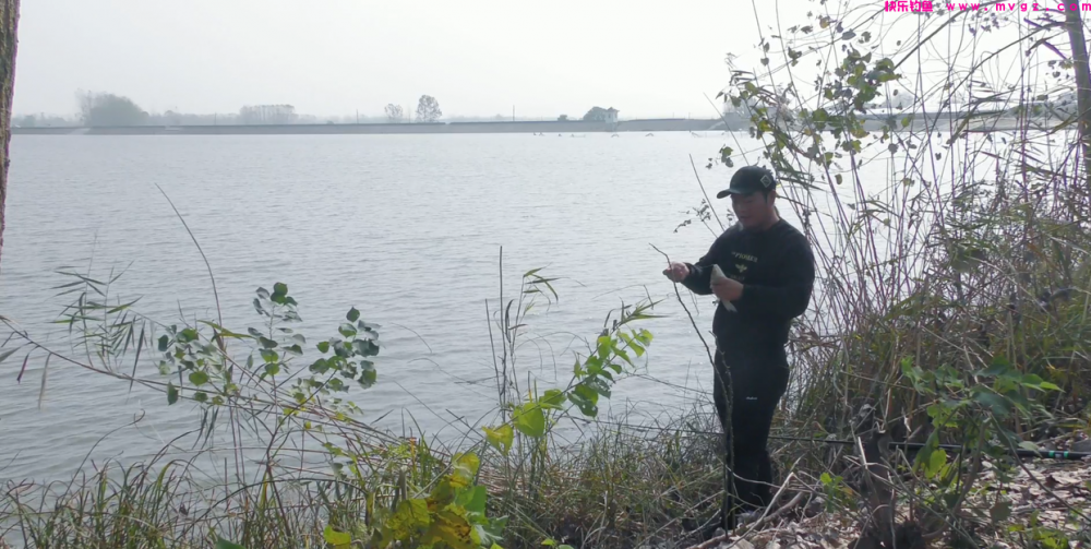 春季钓鲫鱼小技巧，能近勿远很重要，重点关