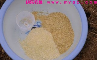 自配鲫鲤草鳊通用拉饵的心得