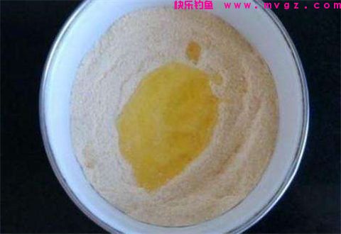 自制饵料钓鲤鱼草鱼，加点鸡蛋会很不一样