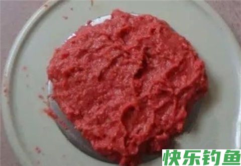 自制钓鲫鱼血饵配方，三个制作步骤