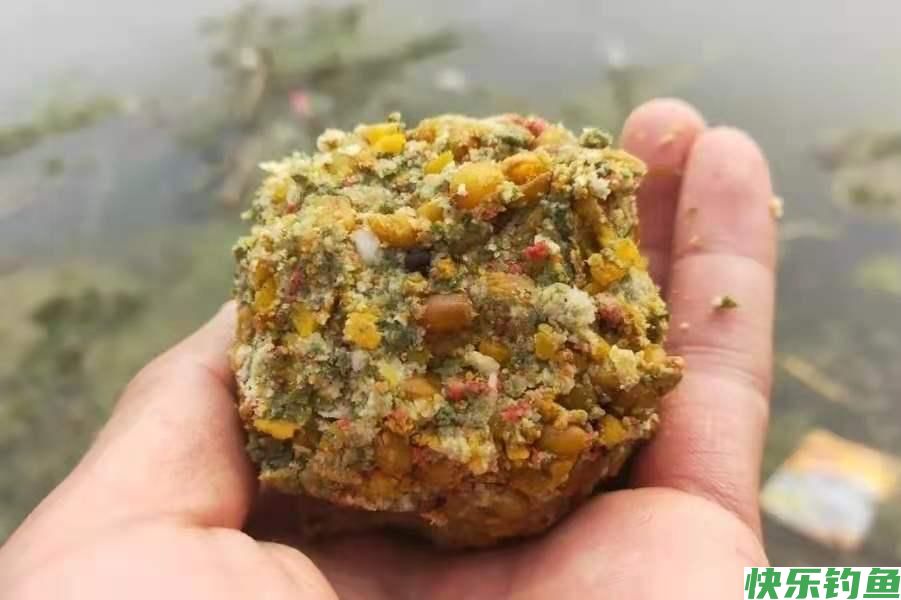 这钓法“专攻”大鳊鱼，十天半月用一次，钓