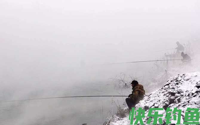 冬季钓鱼