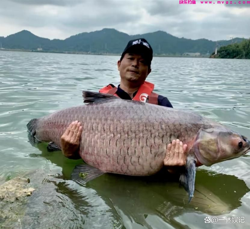 从“钓王”到3000万粉丝顶流网红，邓刚