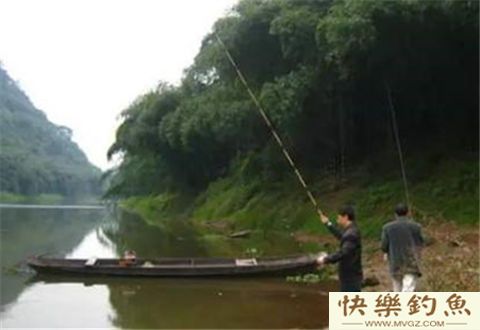 秋冬溪流枯水期钓点饵料选择技巧及注意事项