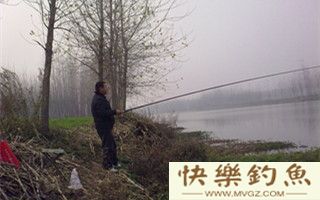 冬季手竿蚯蚓饵野钓的四个技巧