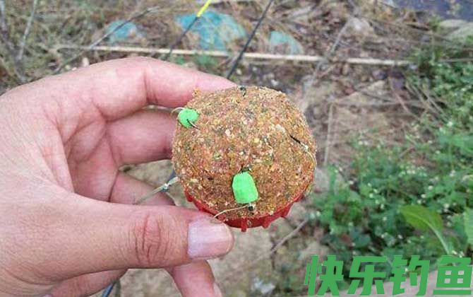 爆炸钩怎样上饵料？